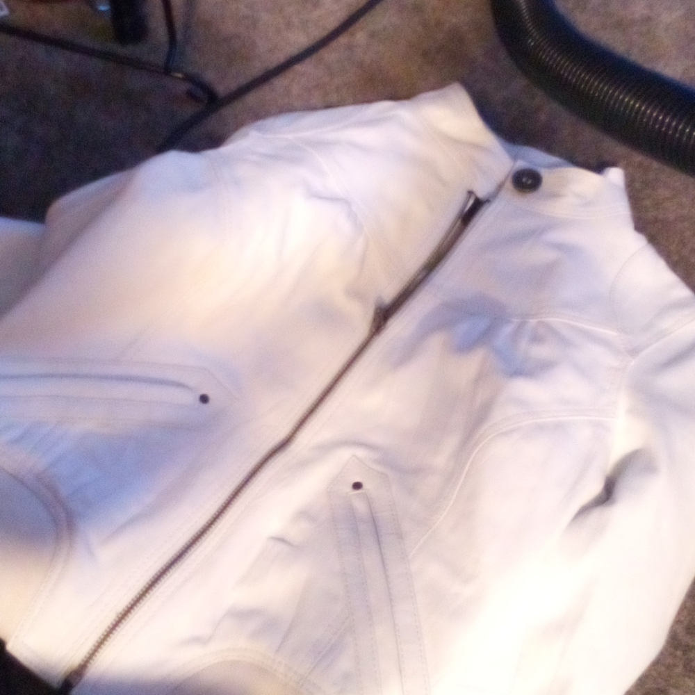 Leather jacket - Picture 2 of 2